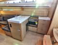 Dehler 38 SQ    Die hohe Pantry bietet gute Arbeitsposition im Stehen. Die Arbeitsfläche ist aber bescheiden