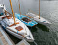Un bateau folke et deux bateaux juniors dans un paquet