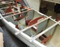 Faurby 370   Auch Faurby verstärkt den Rumpf mit einem Stahlrahmen (mittig im Boot sichtbar). Schale und Deck entstehen als GFK-Sandwich mit Schaumkern. Für das Laminiat in Handauflage kommen Vinylesterharze  zur Anwendung