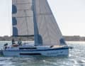 The genoa is optional. As standard, the Dufour 37 is equipped with a self-tacking jib