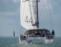 Moderate width, plenty of underfloor clearance and a high cabin superstructure. Despite its sportiness, the concept of the Nautitech 44 Open is also strongly geared towards the requirements of cruising sailors