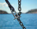 A high-stretch rope strop takes the strain off the winch and ensures greater stability. It is rigged using a shackle or chain claw