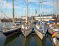 Lines are not only deployed to the next berth, but also to the shore or, as here, to the boat in the neighbouring parcel