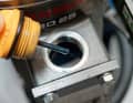 Huile de boîte de vitesses : Yanmar exige des changements saisonniers dans le Saildrive. Volvo fait confiance aux joints et, comme pour les boîtes de vitesses réversibles, impose le doublement de la période.