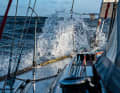 Le génois rentré, l'"African Queen" laboure la mer du Nord agitée, des embruns s'abattent de temps à autre sur le bateau.