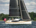 The self-tacking jib is part of the basic equipment. The high-quality laminate sails are of course an option