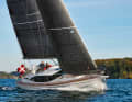 Sit high, sail high. The Nordship 420 delivers on the cross, and thanks to the well-placed winches and self-tacking jib, the boat is also perfectly suitable for single-handed sailing