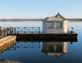 In den Schären Stockholms bietet das Hotel Vår Gård idyllische Unterkünfte sowie Winterbaden und andere Highlights