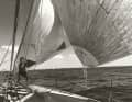  Quelle que soit la taille des voiles, elle doit les maîtriser seule