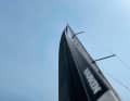 Mast as a reference: To capture the exact measurement, the mast should be in the picture. The width of the forestay profile helps to estimate the sag