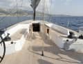 Klare Zweiteilung. Vorn sitzen die Gäste, gearbeitet und gesteuert wird nur hinten |  Foto: YACHT / L. Fruchaud