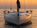 The angular hull shape with the deeply cut deck reduces aerodynamic resistance and weight - and gives an aggressive look