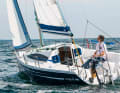 Already on the market for ten years, the Mariner 20 with four full berths offers a lot of living comfort in its size and also solid sailing characteristics.  Hull length 5.98 m; width 2.45 m; weight 980 kg; from 23,900 euros