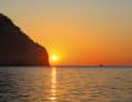 Sonnenuntergang am Leuchtfeuer zur Einfahrt nach Sóller auf Mallorca