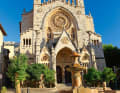 Die Kirche von Sant Bartomeu markiert das Zentrum des Ortes
