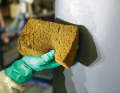 Hard antifouling: The wet sponge shows no or only very slight colour abrasion - self-polishing or hard antifouling can be applied. Sanding is necessary before painting