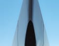 Scultura in carbonio: quando il Wally 101 esce dallo stampo negativo del cantiere Performance Boats di Forlì, la sezione di prua è già stata aggiunta.