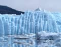 Variations made of ice: the edge of the glacier looks like a gigantic, folded curtain...
