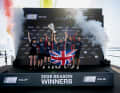 Mit Union Jack und viel Rauch: Das Team Emirates GBR ist Rolex SailGP Champion 2025.