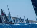Eine tragische Nachricht gab es derweil von einer anderen Regatta: Beim Aegean 600 ging eine Seglerin über Bord und verstarb in Folge einer Kopfverletzung