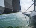 Perspektivwechsel 1: Zu sehen ist die Carbon-Fahrtenyacht Agile 42 „Karma” aus einem speziellen Winkel