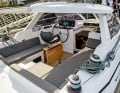 Fully covered cockpit: By dispensing with a mizzen mast, the extremely deep, well-protected cockpit could be made significantly longer