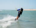 They are also suitable for wet crossings with a dinghy, SUPs or, as in the picture, with a kite