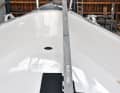 3 When selecting the installation location, check the running direction of the chain with a straightedge. Select a location where there is a transverse bulkhead under the deck