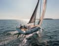 Arcona 50: Die schwedische Werft hat schon zwei Preisträger hervorgebracht. Schafft sie mit dem neuesten Performance-Cruiser das Triple? Gezeichnet hat ihn der Mitbegründer und jahrzehntelange Konstrukteur von X-Yachts, Niels Jeppesen, was man an den Linien deutlich erkennt. Die Arcona 50 trifft gleichwohl auf etablierte Konkurrenz – etwa von Swan, Grand Soleil und Solaris. Fraglos eine spannende Premiere! Rumpflänge 14,99 m; Breite 4,60 m; Tiefgang 2,95 m; Gewicht 13,9 t;  Segelfläche 142 m2; Segeltragezahl 5,0; Grundpreis 1.035.000 Euro