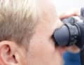 The soft eyecups fit snugly and effectively keep out false light. This prevents annoying reflections in the optics