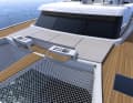 Zusätzliche Sonnenlounge auf dem Vordeck. Die Polster sind flexibel