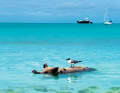 Les cochons flottants de Staniel Cay dans l'archipel des Exumas sont une attraction touristique depuis quelques années.