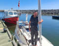 Yann Quenet auf seiner Mikroyacht "Baluchon"