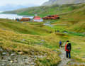 Eine Wanderung auf Shackletons Spuren zur Walstation Grytviken auf Südgeorgien, wo der Forscher begraben liegt