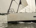 Le beaupré est solidement soudé. Le gennaker est établi directement à partir de la charge de la voile.