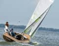 Der Bootsname ist hawaiia­nisch: La heißt Tag und Moku Boot. Ein Daysailer also – passt