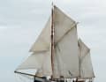 Oggi chiunque può partecipare alla tradizione marinaresca su un ex trabaccolo a vela di 108 anni.