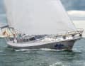 Unter Vollzeug durch Friesland: Die „Malu“ segelt hier unter Groß und Genua übers IJsselmeer. Gemacht ist das Schiff für die große Fahrt