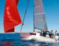 Beneteau First 24. Vielseitiges Crossover-Boot, das sich zum Regattasegeln genauso gut eignet wie zum Touren mit der kleinen Familie und zum Trailern. Die Alleskönnerin wird von Sea­scape in Slowenien gebaut. Rumpflänge 7,30 m; Breite 2,50 m; Gewicht 1,0 t; ab 65.450 Euro