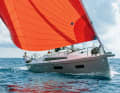 Beneteau Oceanis 34.1: Simple, robust tourer, designed by Marc Lombard. Variable in terms of equipment and layout variants. Available with fixed keels with two deep keels or with a swivelling keel. Hull length 9.96 m; width 3.57 m; weight 5.5 tonnes; from 156,128 euros