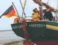 Hoch und trocken. Bruni Lauff-Schröder, 76, und Otto Schröder, 80, segeln seit ihrer Jugendzeit.