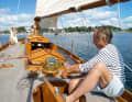 Beaucoup de pont, peu de cockpit, mais un skylight et une descente comme sur les grands bateaux