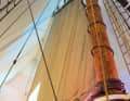 Square topsail, crow's nest and mast yard are missing, the mainsail is reefed: the ceiling height in the museum is too low