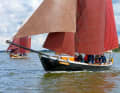 Früher auf Flundernfang an der Außenküste, ist „Fortuna“ hier zur Regatta auf dem Bodstedter Bodden unterwegs