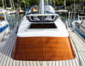 The inner lower shrouds do not interfere. The superstructure is made entirely of wood