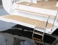 The large bathing platform is easy to open and is at a good height above the water surface. The fixed ladder is an option. It can be stowed in a compartment inside the tailgate - a very good idea