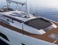 A kind of front cockpit can be set up on the foredeck with additional cushions