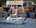 Zurück in der Kieler Förde: Die "Gegenwind" verlässt die Schleuse Kiel-Holtenau.