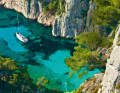 We present ten cruising destinations with a very special flair! Here you can see the Calanques National Park near Marseille