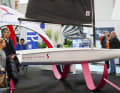 Tu fais encore de la voile ou tu voles déjà ? Le thème du foiling a pris de l'ampleur, notamment parmi les petits bateaux du hall 15. Sur la photo, le nouveau Birdyfish S, un foiler d'entrée de gamme venu de France.